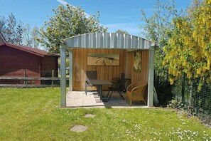 Outdoor dining - Coastal Bungalow w/ Garden (Breskens)