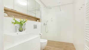 House | Bathroom - Beachfront Apartment With Indoor Pool and Sauna (Rewal)
