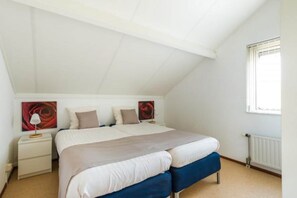 4 bedrooms, free WiFi - Bungalow in Zeeland with Stunning Waterside Views (Breskens)
