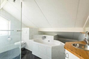 Shower - Bungalow in Zeeland with Stunning Waterside Views (Breskens)