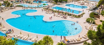 Apartments in Zaton With Pool