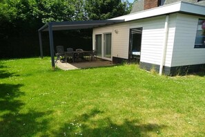 Outdoor dining - Family & Pet-Friendly Escape (Breskens)