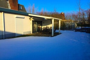 Outdoor dining - Holiday Home in Breskens near Beach (Breskens)