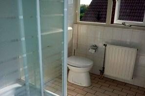 Shower - Bungalow in Breskens near Beach & Lighthouse (Breskens)