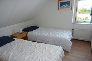 3 bedrooms, travel cot, free WiFi - Bungalow in Breskens near Beach & Lighthouse (Breskens)