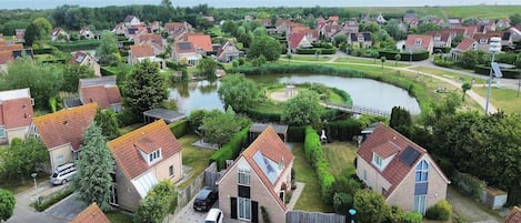 A residential area with houses, a river, and a bridge.