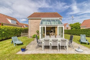 Outdoor dining - House in Breskens near the Beach (Breskens)