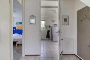 3 bedrooms, travel cot, free WiFi - House in Breskens near the Beach (Breskens)