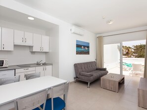 House | Private kitchen | Electric kettle, toaster, highchair - TAO Caleta Playa, Corralejo (La Oliva)