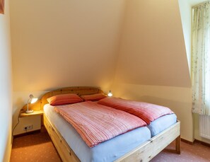 Apartemen | 2 kamar tidur dan dilengkapi dengan perabotan berbeda-beda