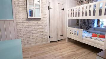 Apartment | 2 bedrooms, individually furnished, iron/ironing board, bed sheets