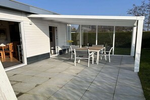 Outdoor dining - House in Breskens near Scenic Beaches (Breskens)