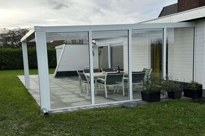 Outdoor dining - House in Breskens near Scenic Beaches (Breskens)
