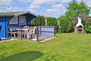 Outdoor dining - Beachside Retreat w/ BBQ (Breskens)