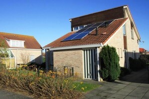 Exterior - Bungalow in Breskens near Beach and Pool (Breskens)