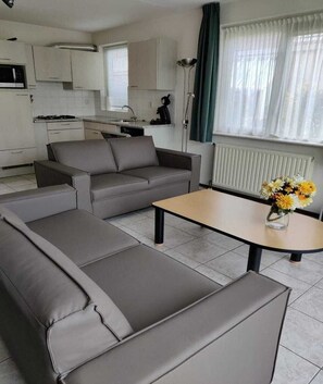 Smart TV - Bungalow in Breskens near Beach and Pool (Breskens)