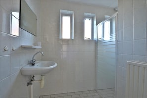 Shower - Stylish Coastal Home w/ Jetty (Breskens)