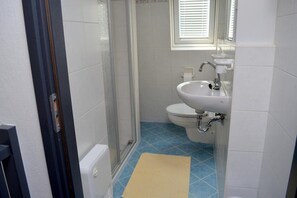 Shower - Zeeland Home with Fireplace (Breskens)