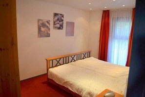 3 bedrooms, free WiFi - Zeeland Home with Fireplace (Breskens)