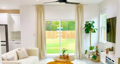 Spacious 4-bedroom modern and lux home 5 minutes from downtown dallas