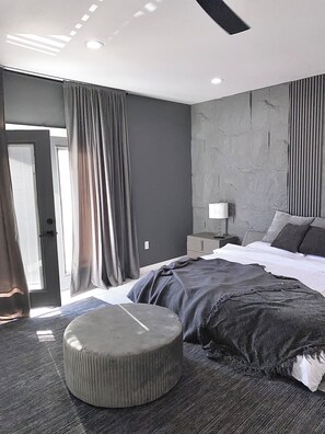 4 Schlafzimmer, Zimmersafe, Schreibtisch, Bügeleisen/Bügelbrett