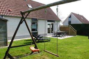 Outdoor dining - Detached House Breskens near Scenic Beaches (Breskens)
