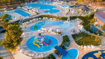 Apartemen | Kolam renang | Kolam renang outdoor dan sebuah kolam renang air hangat