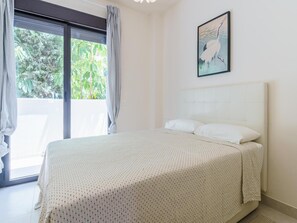 House | 3 bedrooms, individually furnished