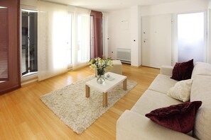 Apartment | Living area - Apartments in Villas Punta Skala With Beachpool (Zadar)