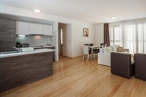 Apartment | Dining - Apartments in Villas Punta Skala With Beachpool (Zadar)