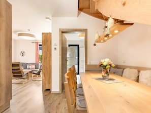 Chalet | Dining - Chalet Alpenzauber mit Beheiztem Pool, Inzell (Inzell)