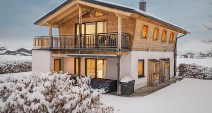 Chalet Alpenzauber mit Beheiztem Pool, Inzell