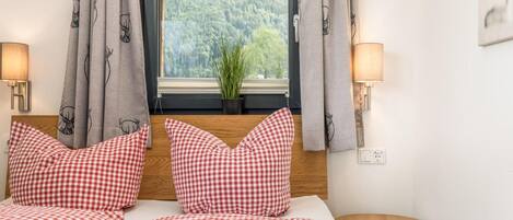 3 habitaciones y muebles diferentes