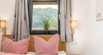 Chalet Alpenzauber mit Beheiztem Pool, Inzell