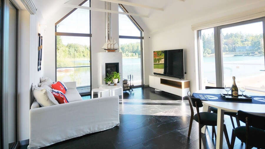 Unique Holiday Home on the Water, Bytow