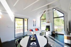 Dining - Holiday Home With Private Lake and Beach (Bytow)