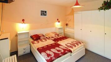 Nhà | 5 phòng ngủ, trang bị nội thất với thiết kế riêng biệt, bộ trải giường