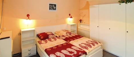 House | 5 bilik tidur, dilengkapkan perabot secara berasingan, cadar katil