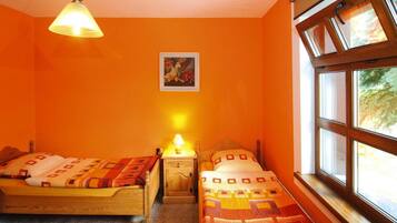 House | 5 bedrooms, individually furnished, bed sheets