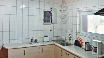 House | Private kitchen | Electric kettle, toaster, highchair