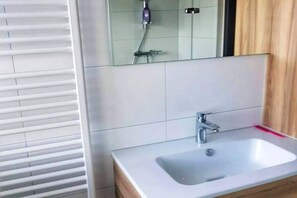 Shower - Bungalow in Breskens near Beach and Dunes (Breskens)