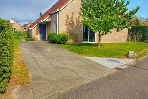 Exterior - Bungalow in Breskens near Beach and Dunes (Breskens)