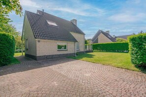 Exterior - Holiday Home Breskens near Beach & Lighthouse (Breskens)