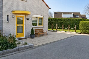 Exterior - Bungalow in Breskens near the Beach (Breskens)