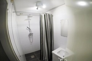 Shower - Holiday Home in Breskens near the Beach (Breskens)