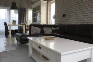 Smart-TV, Kamin, DVD-Player