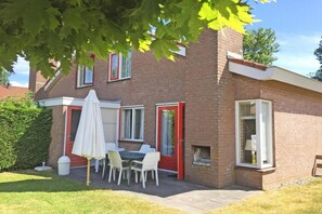 Outdoor dining - House in Breskens near the Beach (Breskens)