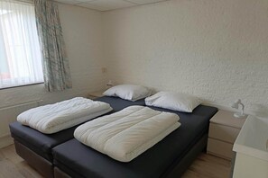 3 bedrooms, iron/ironing board, free WiFi