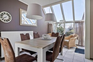 Dining - Bungalow in Breskens near Lighthouse & Beach (Breskens)