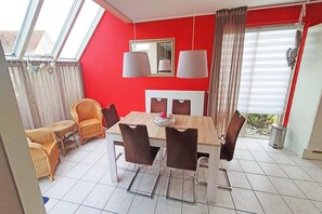 Dining - Bungalow in Breskens near Lighthouse & Beach (Breskens)